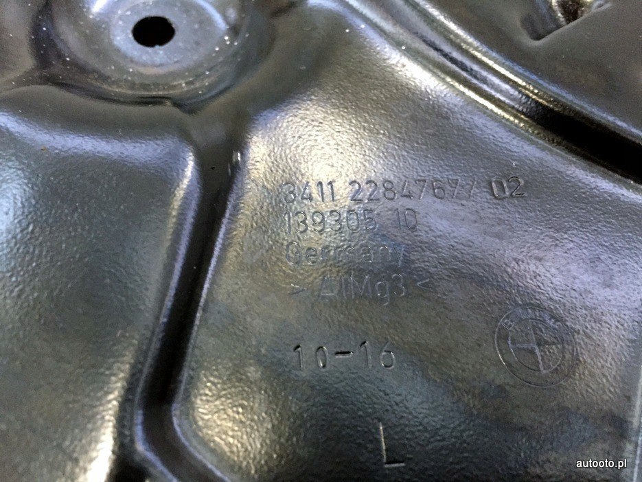 BMW F80 F82 F83 osłona tarczy przód lewa 2284767 BMW F80 F82 F83 osłona tarczy przód lewa 2284767