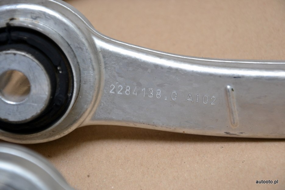 BMW M5 F10 M6 F06 F12 wahacz tył prawy 2284138 BMW M5 F10 M6 F06 F12 wahacz tył prawy 2284138