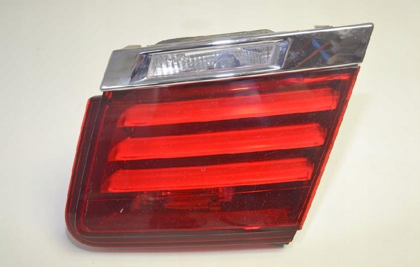 BMW 7 F01 F02 LCI lampa tylna klapy prawa 7300272 BMW 7 F01 F02 LCI lampa tylna klapy prawa 7300272