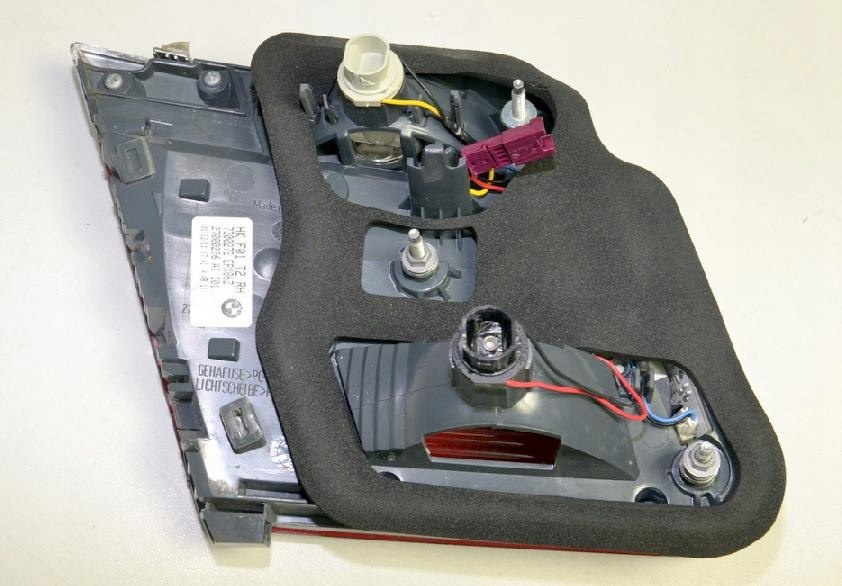 BMW 7 F01 F02 LCI lampa tylna klapy prawa 7300272 BMW 7 F01 F02 LCI lampa tylna klapy prawa 7300272