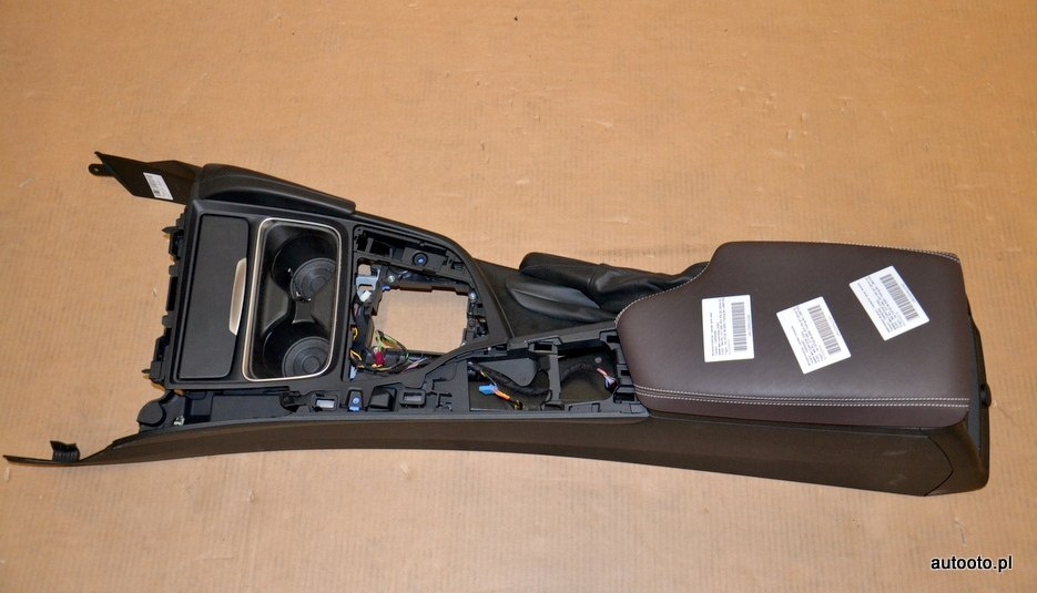 BMW F30 F80 F83 konsola środkowa tunel wersja ang BMW F30 F80 F83 konsola środkowa tunel wersja ang