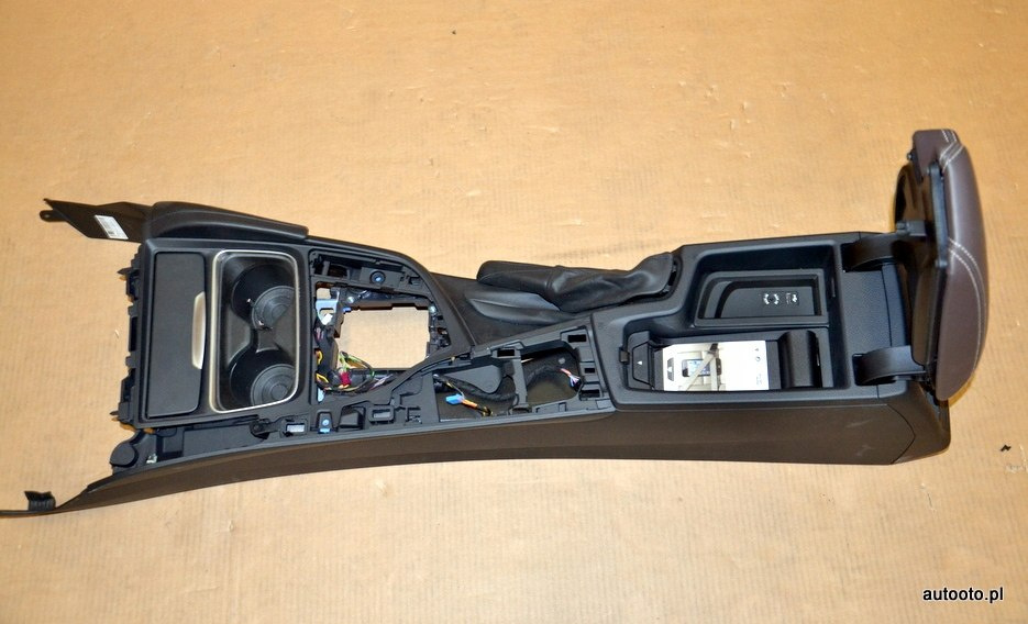 BMW F30 F80 F83 konsola środkowa tunel wersja ang