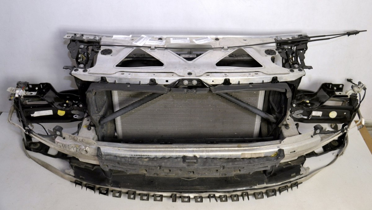 BMW G11 G12 pas przedni chłodnice benzyna 750LXiA BMW G11 G12 pas przedni chłodnice benzyna 750LXiA