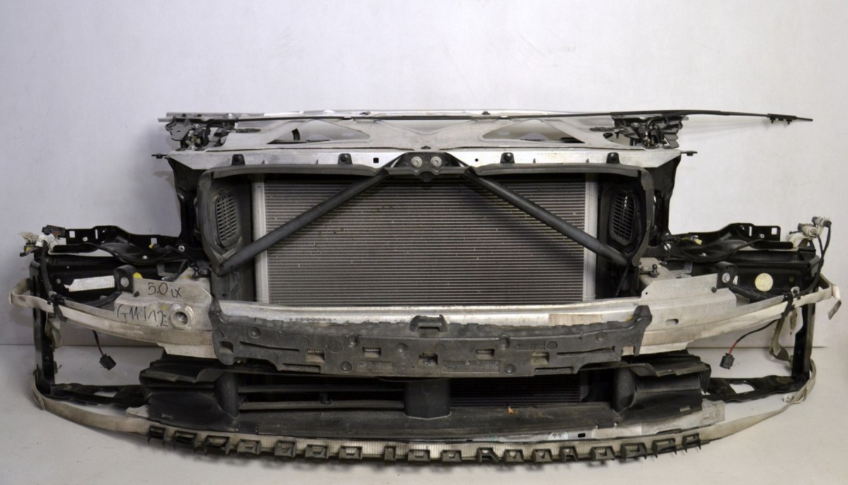 BMW G11 G12 pas przedni chłodnice benzyna 750LXiA BMW G11 G12 pas przedni chłodnice benzyna 750LXiA