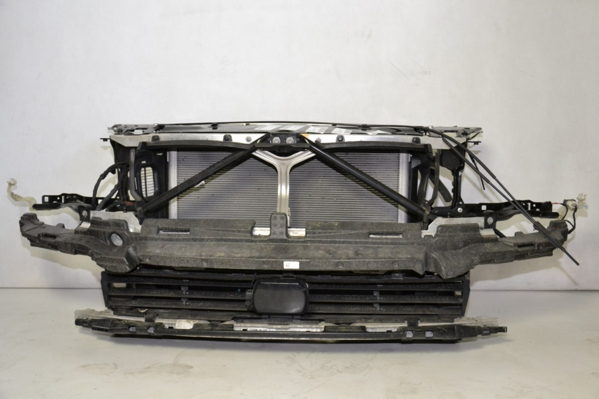 BMW 5 G30 G31 pas przedni wzmocnienie chłodnice BMW 5 G30 G31 pas przedni wzmocnienie chłodnice