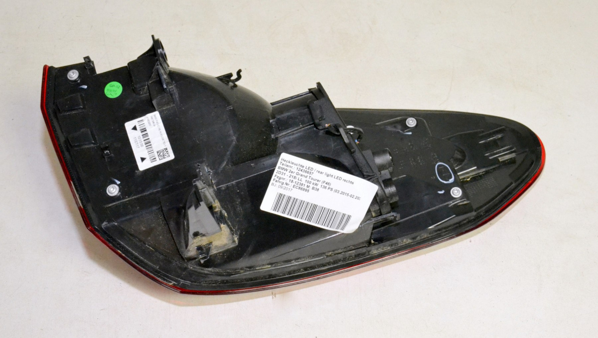BMW 2 F46 LCI rear light in the side panel right 7491346