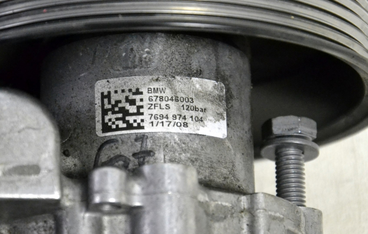 BMW E81 E90 E82 E88 E92 pompa wspomagania 6780460 BMW E81 E90 E82 E88 E92 pompa wspomagania 6780460