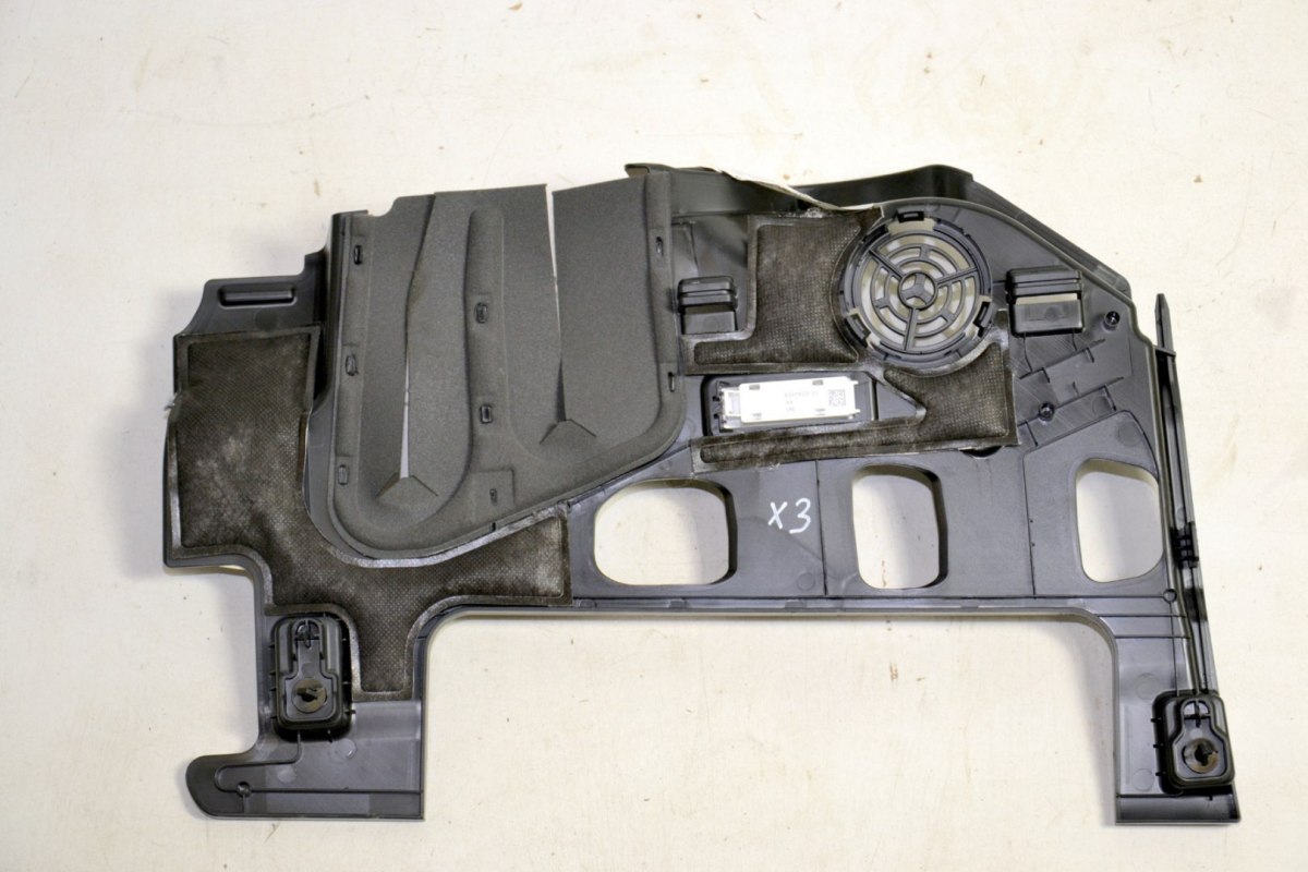 BMW X3 X4 G01 osłona konsoli kokpit lewa 6817885 BMW X3 X4 G01 osłona konsoli kokpit lewa 6817885