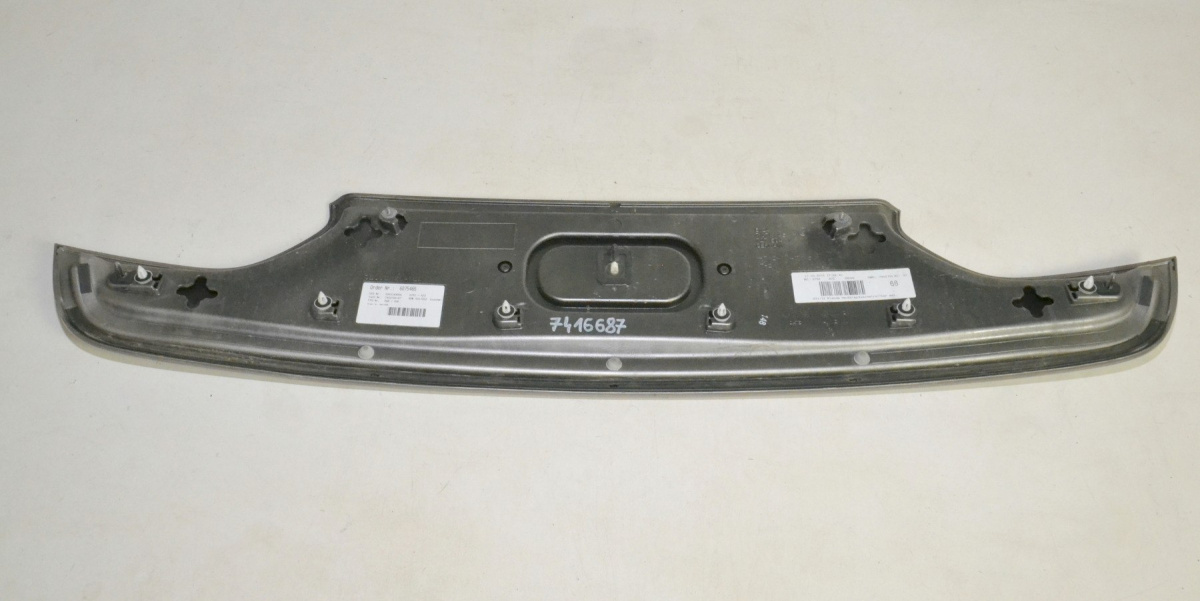 BMW G11 G12 trim tailgate bottom 7416687 A72 BMW G11 G12 trim tailgate bottom 7416687 A72