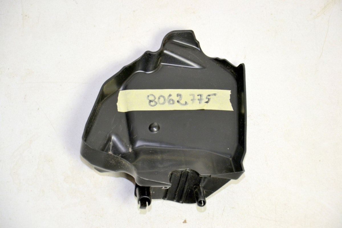 BMW M3 F80 M4 F82 F83 osłona odpływ 8062775 BMW M3 F80 M4 F82 F83 osłona odpływ 8062775