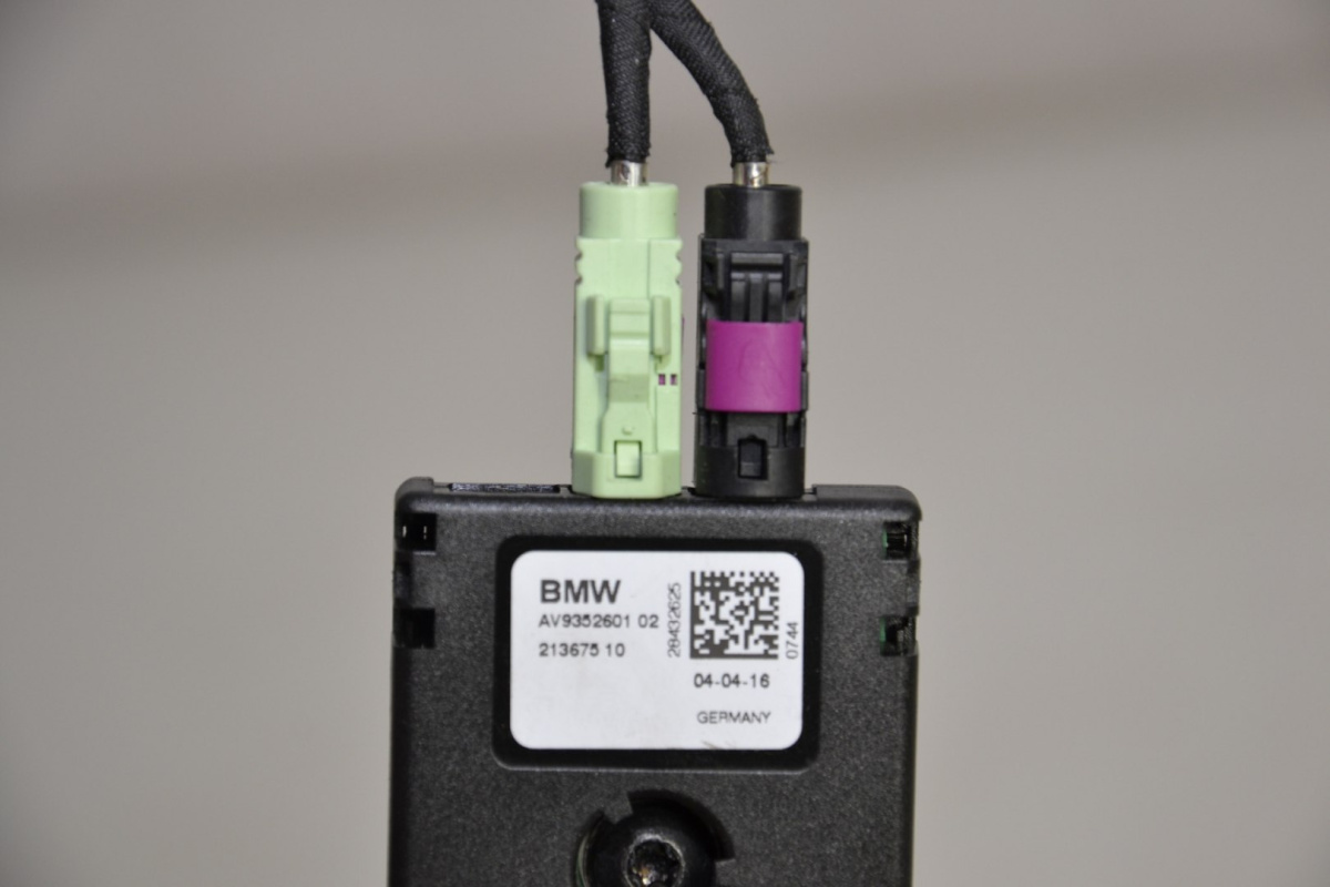 BMW X1 F46 F48 antena wzmacniacz antenowy 9352601 BMW X1 F46 F48 antena wzmacniacz antenowy 9352601