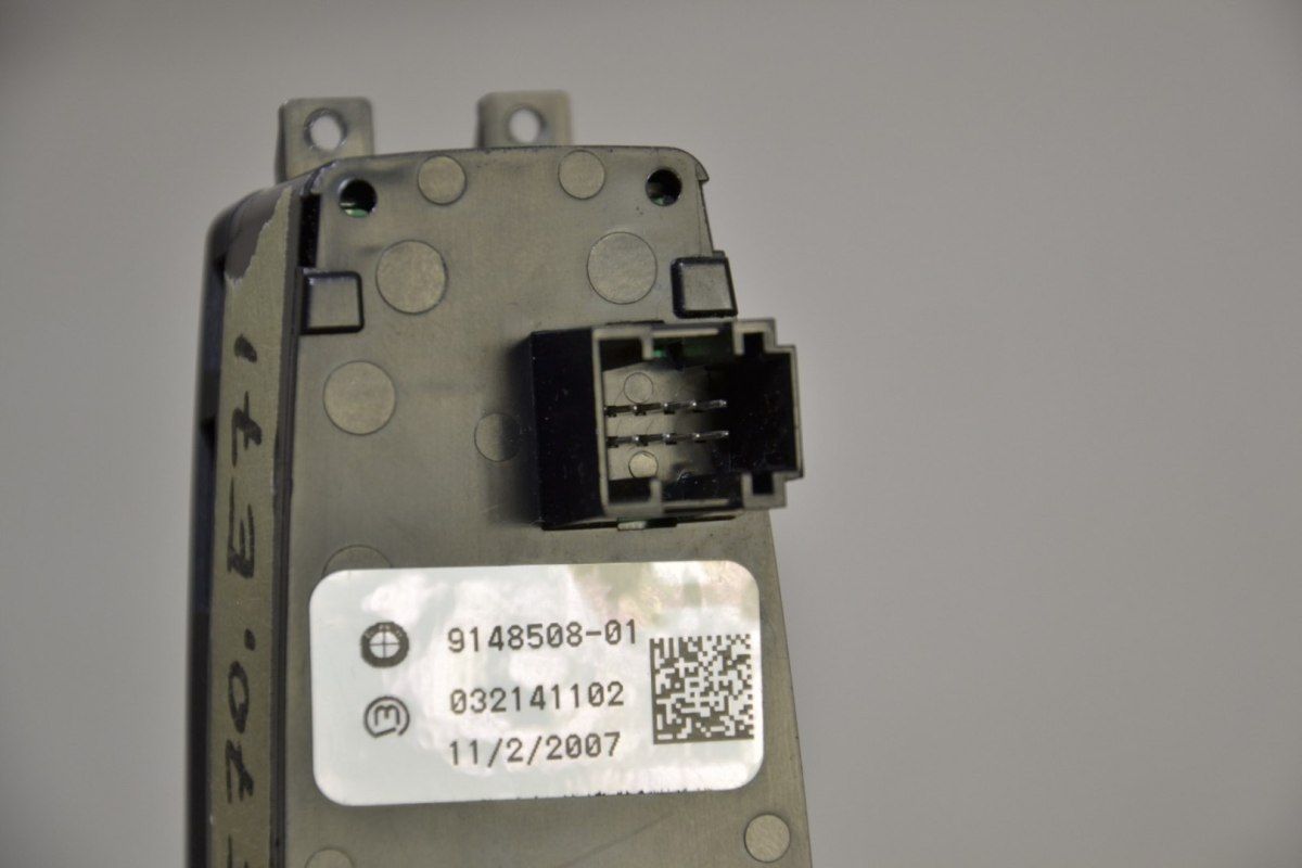 BMW E70 E71 przełącznik włącznik hamulca 9148508 BMW E70 E71 przełącznik włącznik hamulca 9148508