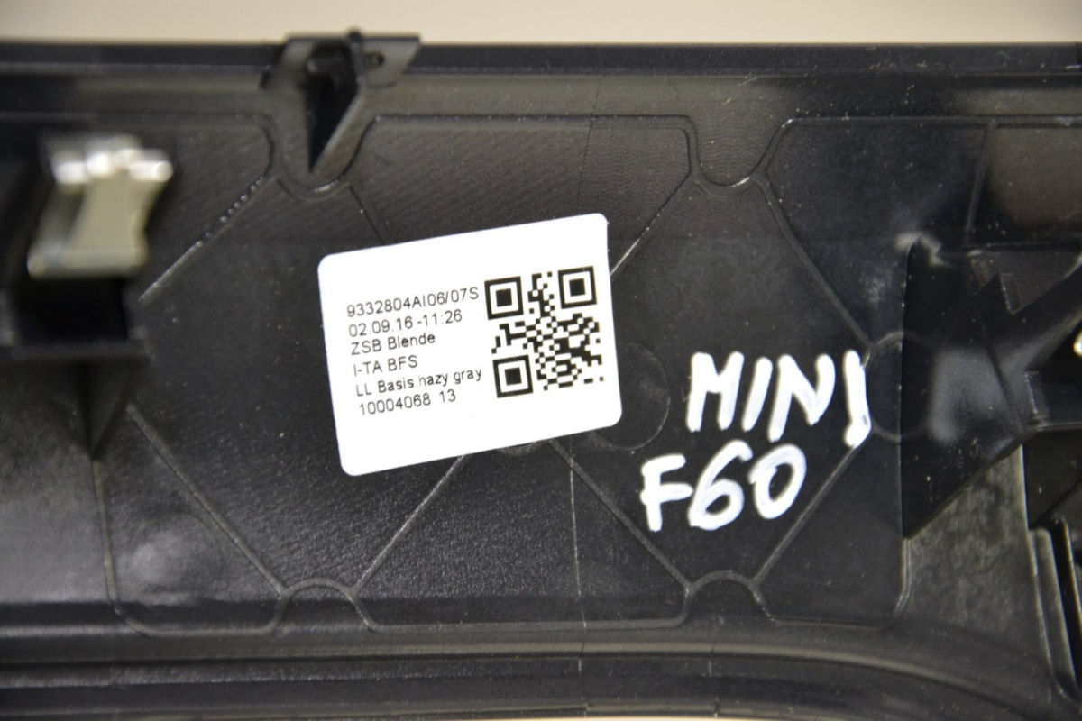 MINI F60 listwa ozdobna deski konsoli 9332804 MINI F60 listwa ozdobna deski konsoli 9332804