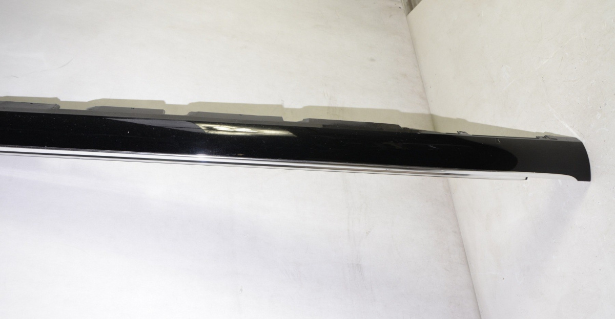 Audi A8 4H0 listwa progowa prawa 4H0853860B Audi A8 4H0 listwa progowa prawa 4H0853860B