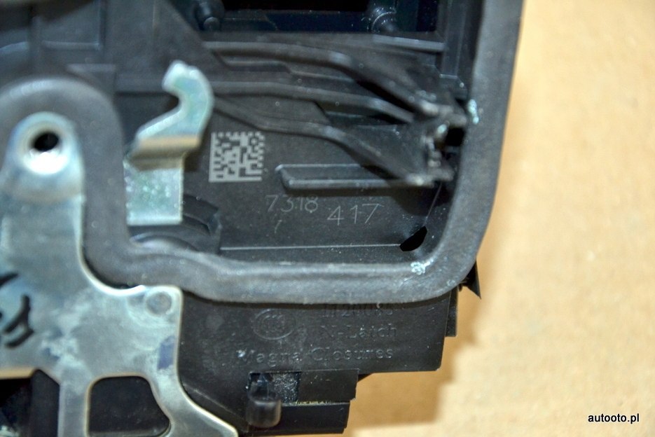 BMW E83 F25 E70 zamek drzwi lewy tył 7318417 BMW E83 F25 E70 zamek drzwi lewy tył 7318417