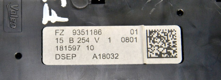 BMW F22 F32 lampka wnętrza podsufitki 9351186 BMW F22 F32 lampka wnętrza podsufitki 9351186
