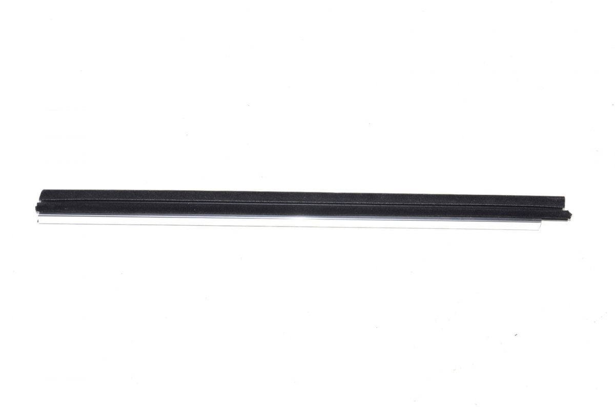 BMW F02 F04 listwa szyby wewnętrzna lewa 7206451 BMW F02 F04 listwa szyby wewnętrzna lewa 7206451