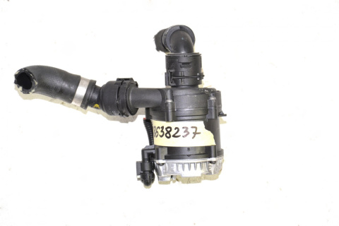 BMW 5 X5 G30 G32 G11 G05 Pompa płynu wody 8638237 BMW 5 X5 G30 G32 G11 G05 Pompa płynu wody 8638237
