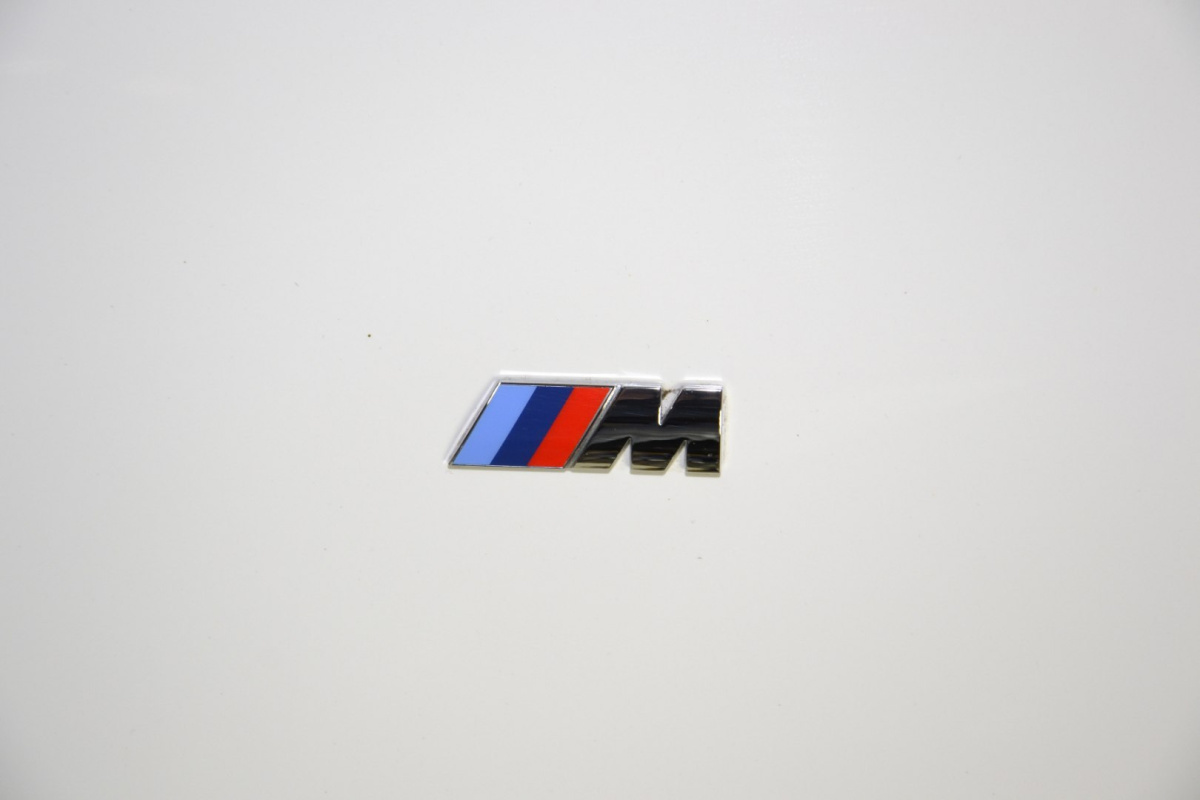 BMW 6 G32 M Pakiet błotnik przód lewy kolor A300 BMW 6 G32 M Pakiet błotnik przód lewy kolor A300