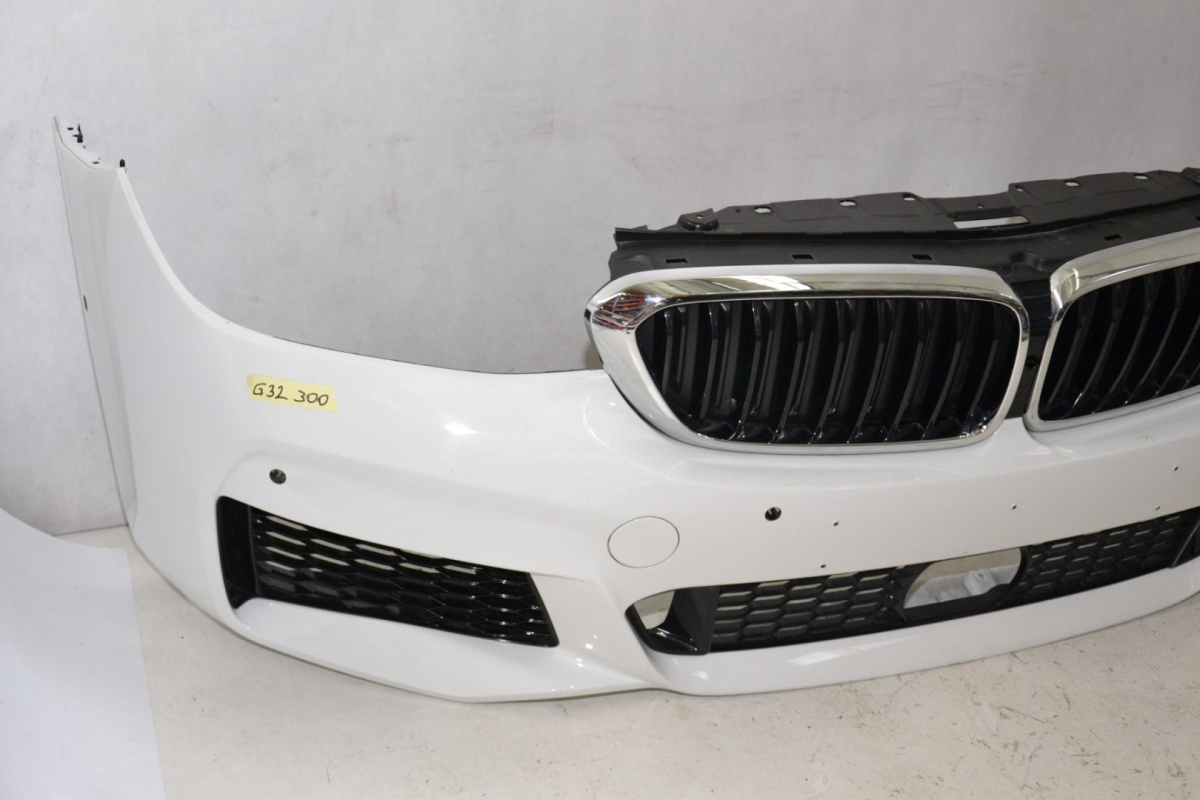 BMW G32 M Pakiet zderzak przedni przód kolor A300 BMW G32 M Pakiet zderzak przedni przód kolor A300