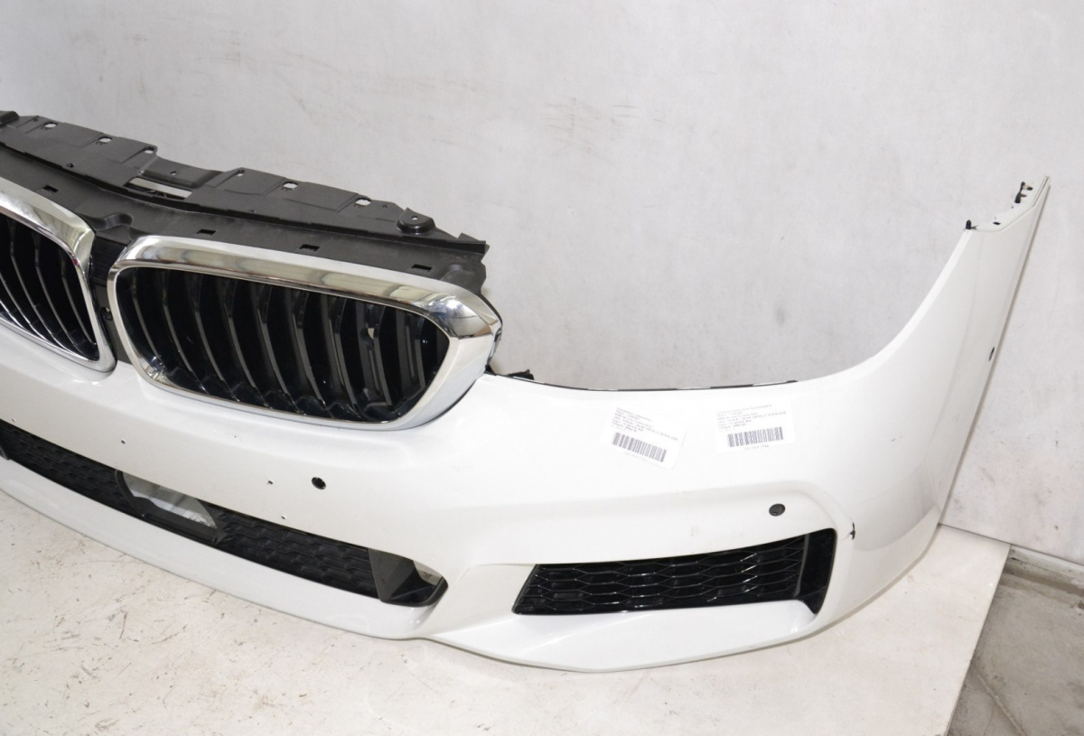 BMW G32 M Pakiet zderzak przedni przód kolor A300 BMW G32 M Pakiet zderzak przedni przód kolor A300