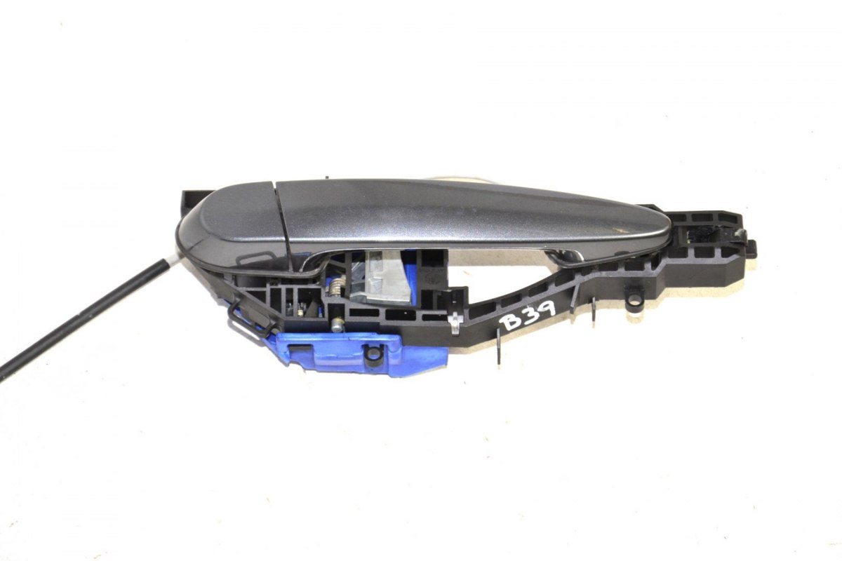 BMW F20 F30 F34 klamka wkładka prawa kolor B39 BMW F20 F30 F34 klamka wkładka prawa kolor B39