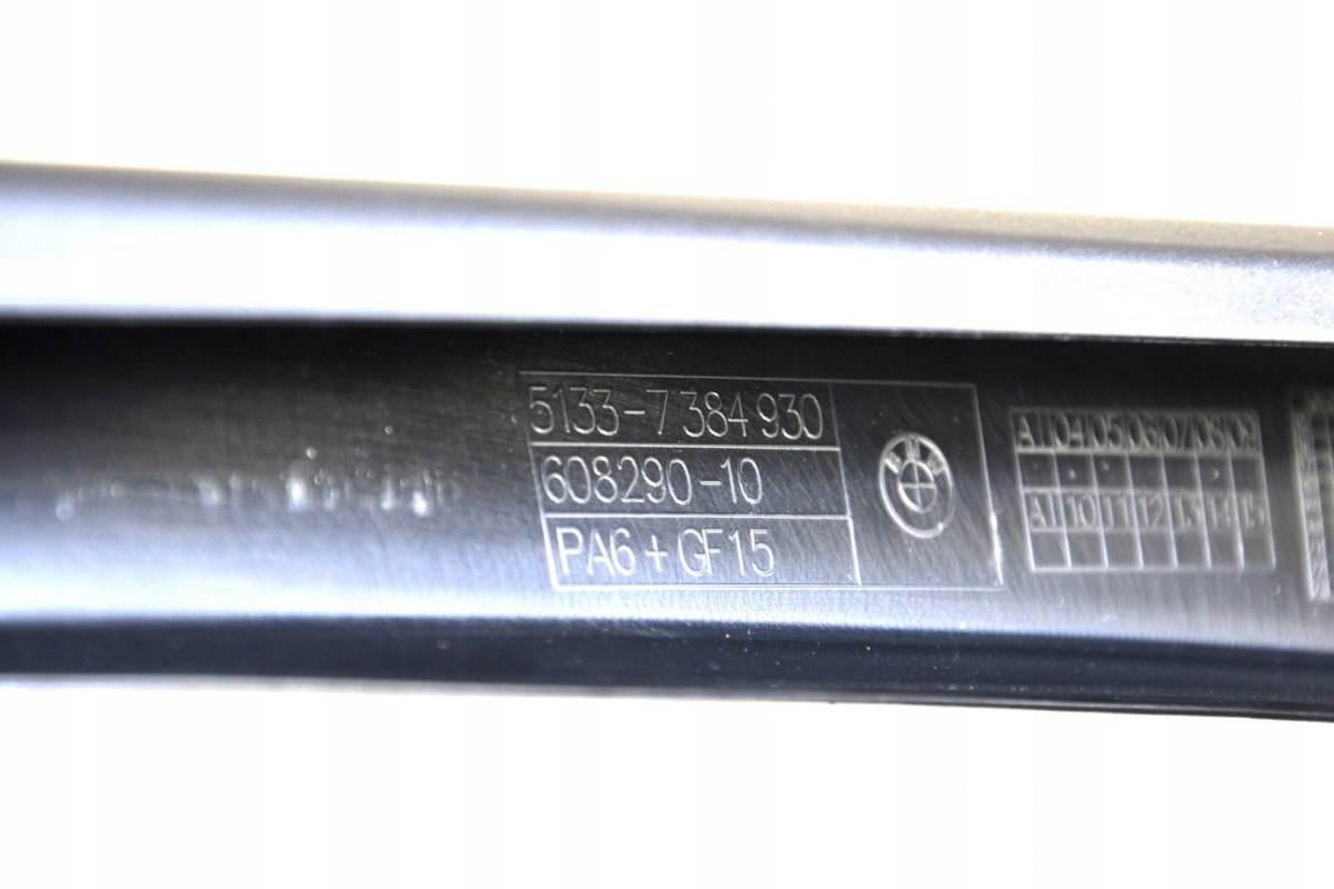 BMW G30 F90 listwa osłona drzwi przód 7384930 BMW G30 F90 listwa osłona drzwi przód 7384930