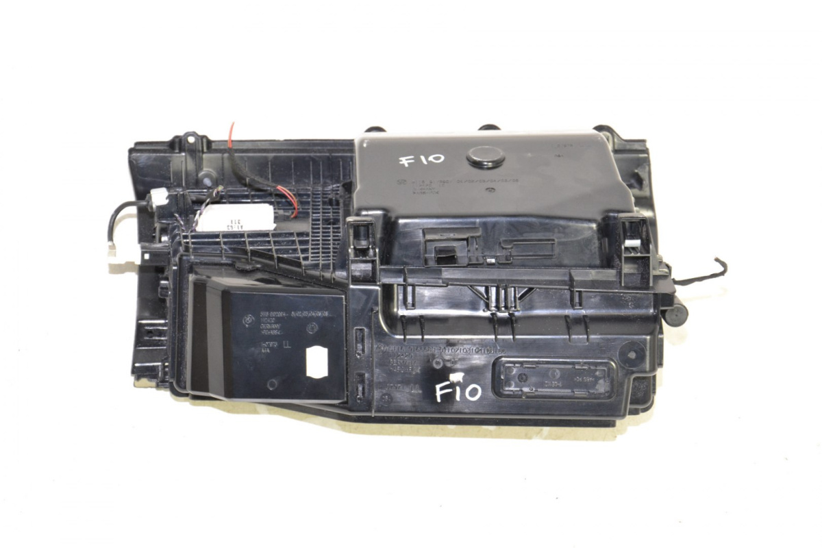 BMW 5 F10 F11 schowek kokpit deska 9205976 BMW 5 F10 F11 schowek kokpit deska 9205976
