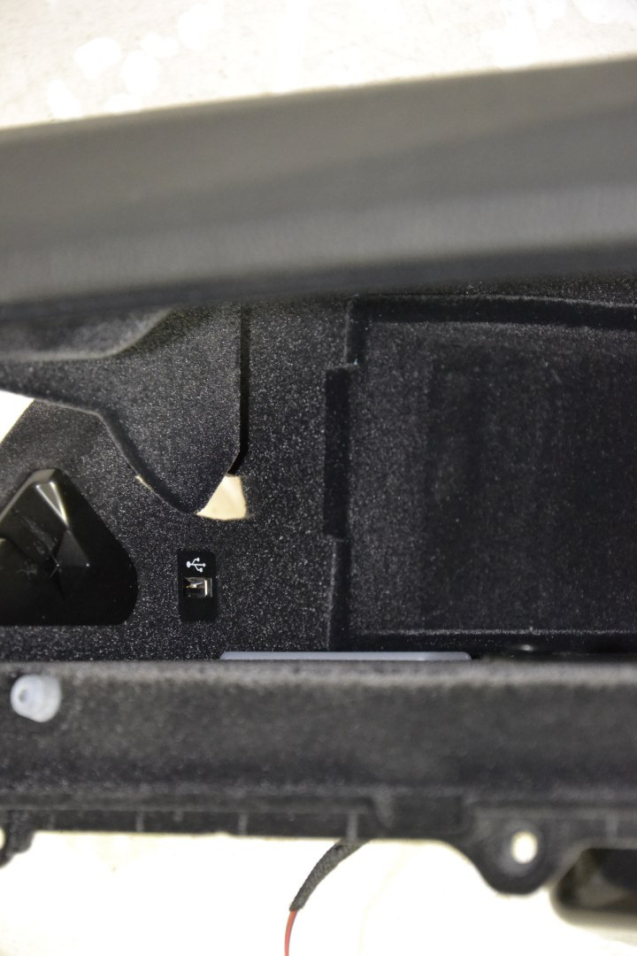 BMW 5 F10 F11 schowek kokpit deska 9205976 BMW 5 F10 F11 schowek kokpit deska 9205976