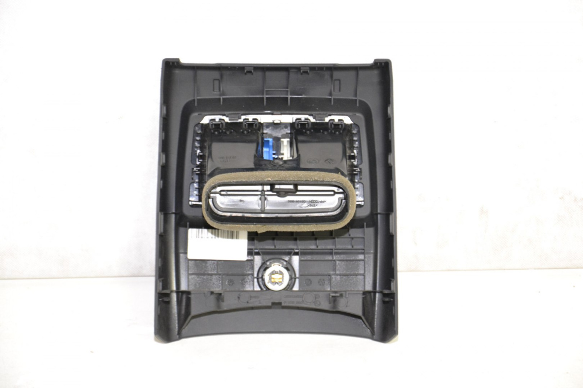 BMW F30 F31 F80 wlot nawiew kratka tunel 9218909 BMW F30 F31 F80 wlot nawiew kratka tunel 9218909