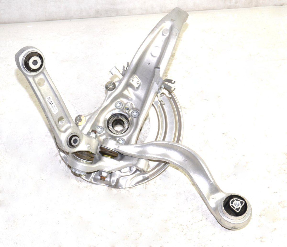 BMW G30 G31 wahacz zwrotnica piasta xDrive lewa BMW G30 G31 wahacz zwrotnica piasta xDrive lewa