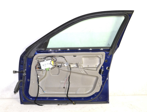 BMW 5 E60 E61 drzwi przednie przód prawe A30 BMW 5 E60 E61 drzwi przednie przód prawe A30