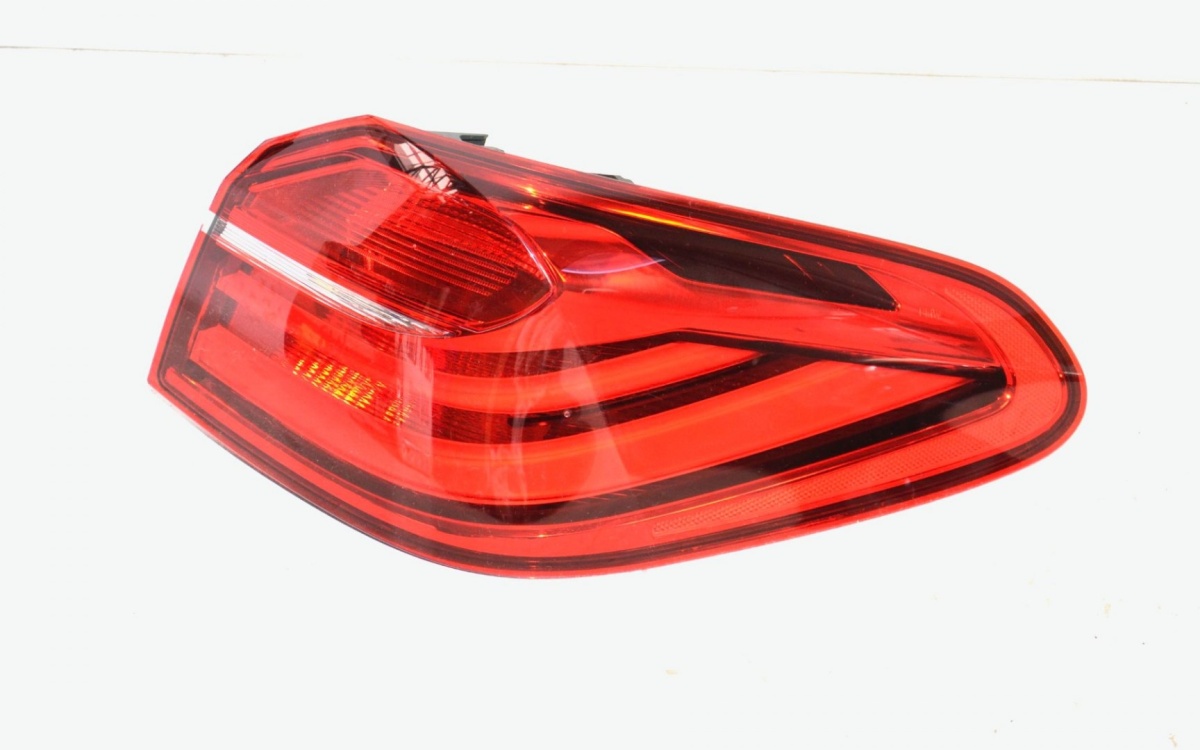 BMW X4 F26 lampy tylne tył tylna prawa USA BMW X4 F26 lampy tylne tył tylna prawa USA