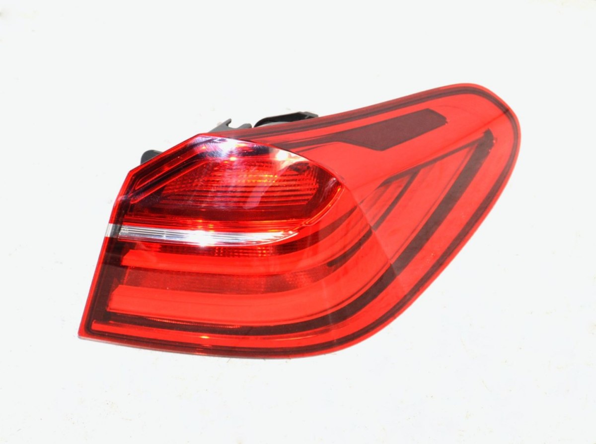 BMW X4 F26 lampy tylne tył tylna prawa USA BMW X4 F26 lampy tylne tył tylna prawa USA