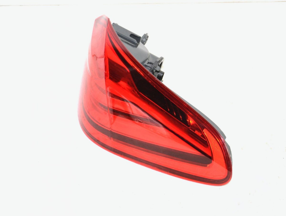 BMW X4 F26 lampy tylne tył tylna prawa USA BMW X4 F26 lampy tylne tył tylna prawa USA
