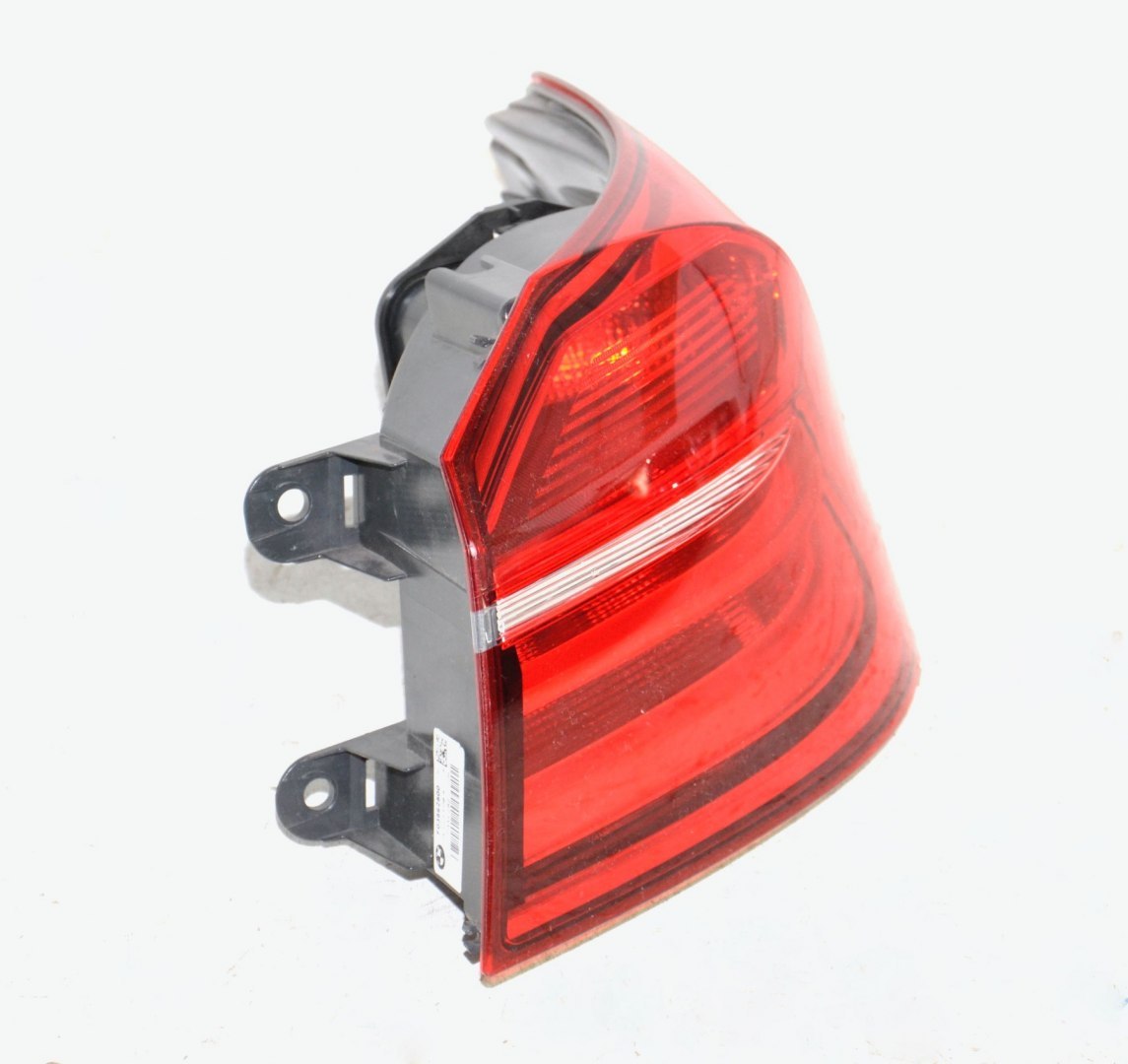 BMW X4 F26 lampy tylne tył tylna prawa USA BMW X4 F26 lampy tylne tył tylna prawa USA