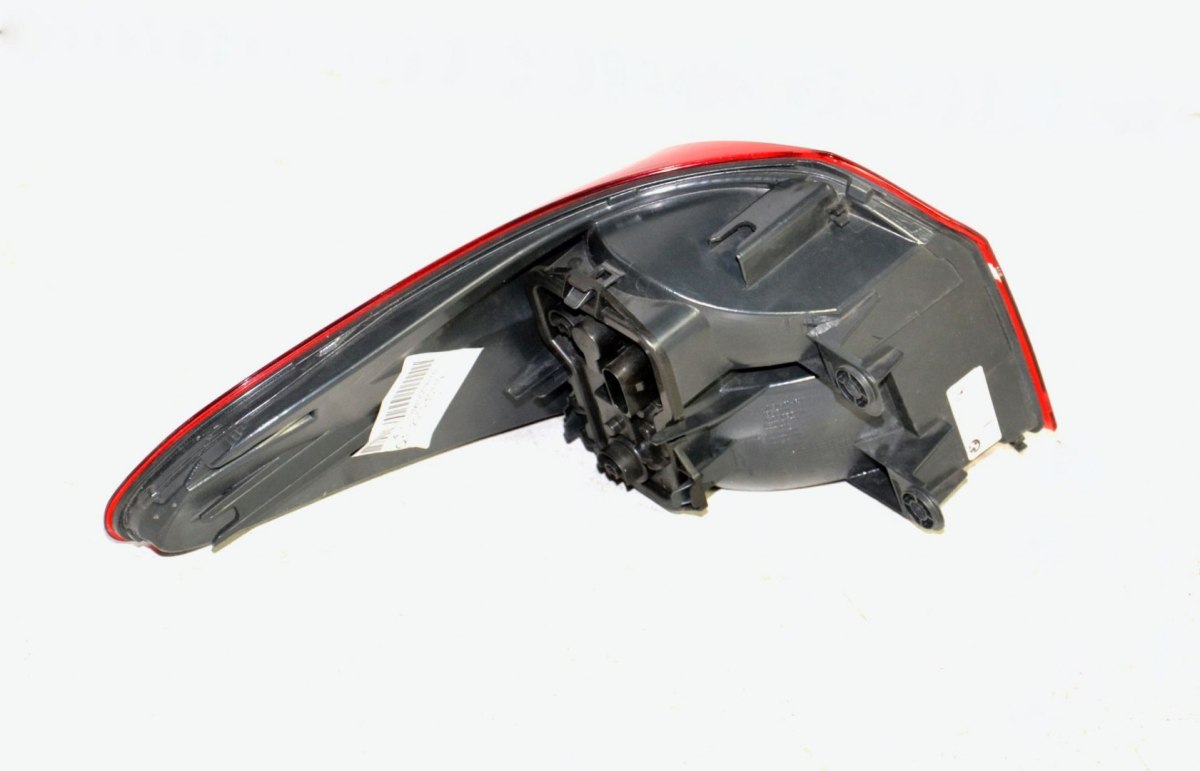 BMW X4 F26 lampy tylne tył tylna prawa USA BMW X4 F26 lampy tylne tył tylna prawa USA
