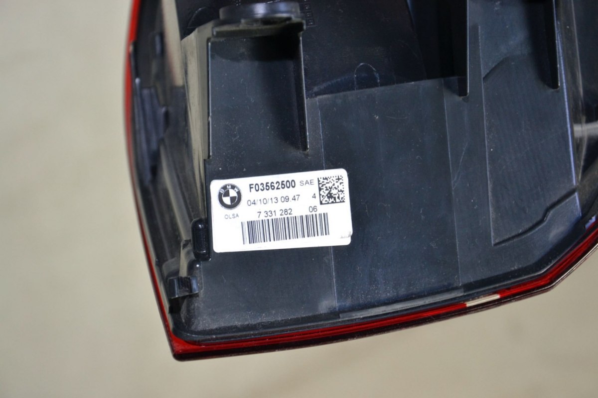 BMW X4 F26 lampy tylne tył tylna prawa USA BMW X4 F26 lampy tylne tył tylna prawa USA