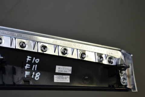BMW 5 F10 F11 listwa ozdobna deski konsoli 9166649 BMW 5 F10 F11 listwa ozdobna deski konsoli 9166649