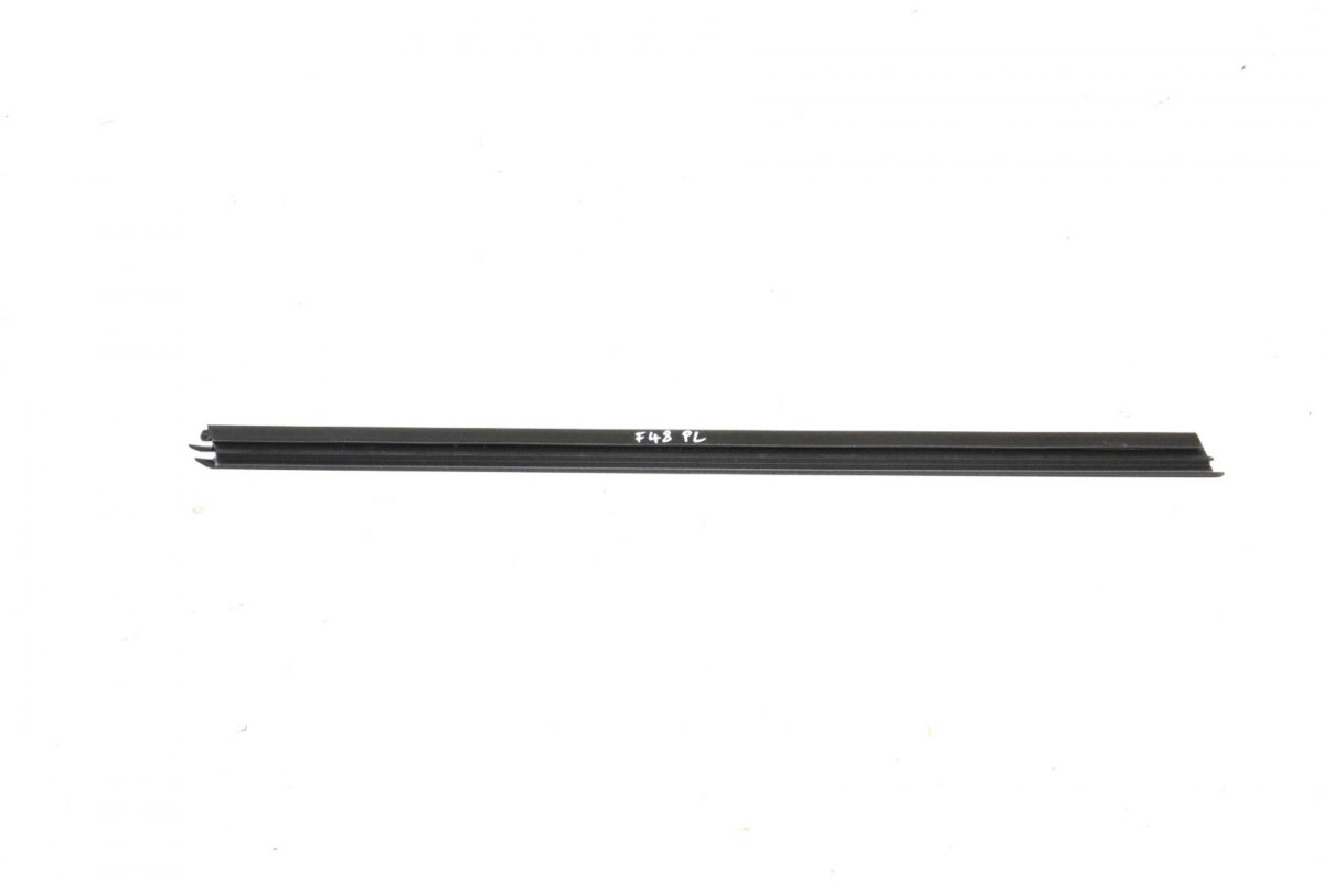 BMW X1 F48 uszczelka wewnętrzna drzwi 7349639 BMW X1 F48 uszczelka wewnętrzna drzwi 7349639