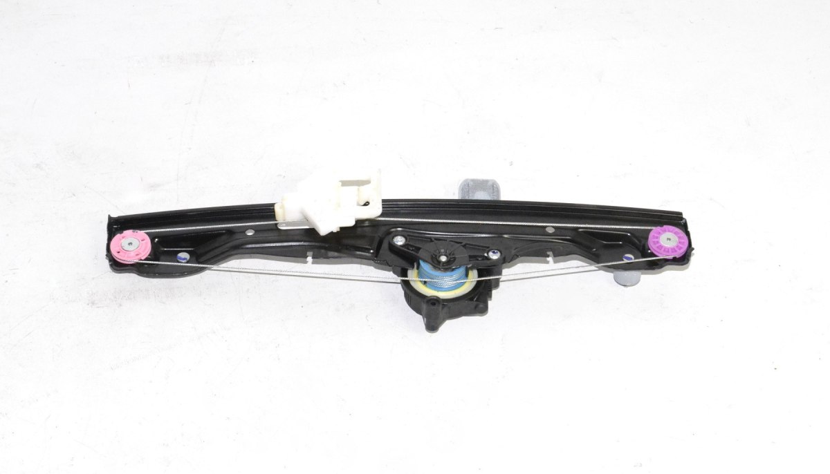BMW X1 F48 mechanizm szyby prawy tył 7349512 BMW X1 F48 mechanizm szyby prawy tył 7349512