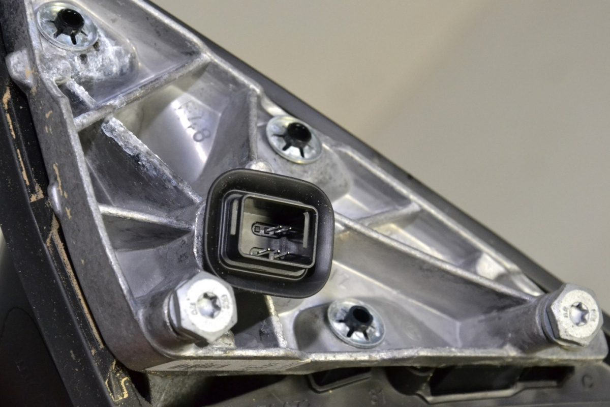 BMW X1 F48 lusterko zewnętrzne prawe 5-pin B39 BMW X1 F48 lusterko zewnętrzne prawe 5-pin B39