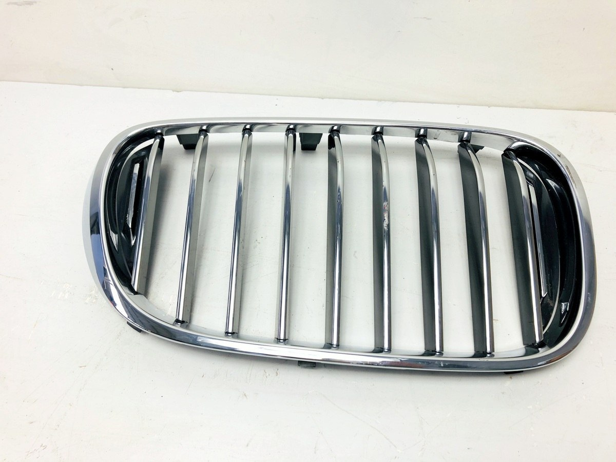 BMW 7 G11 G12 atrapa nerka grill prawa 7357012 BMW 7 G11 G12 atrapa nerka grill prawa 7357012