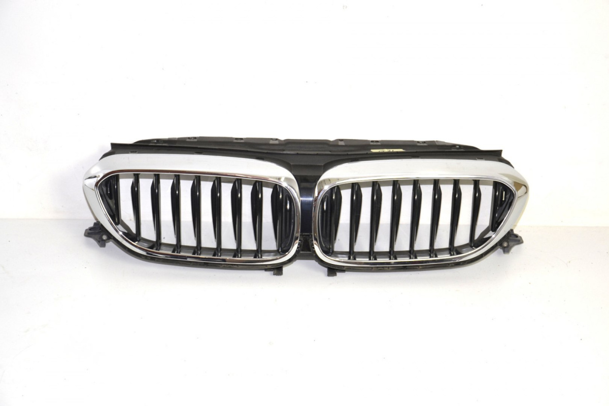 BMW 5 G30 G31 atrapa nerka roleta grill 7474368 BMW 5 G30 G31 atrapa nerka roleta grill 7474368