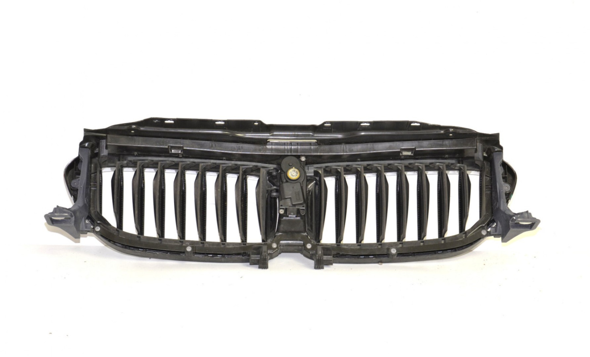 BMW 5 G30 G31 atrapa nerka roleta grill 7474368 BMW 5 G30 G31 atrapa nerka roleta grill 7474368