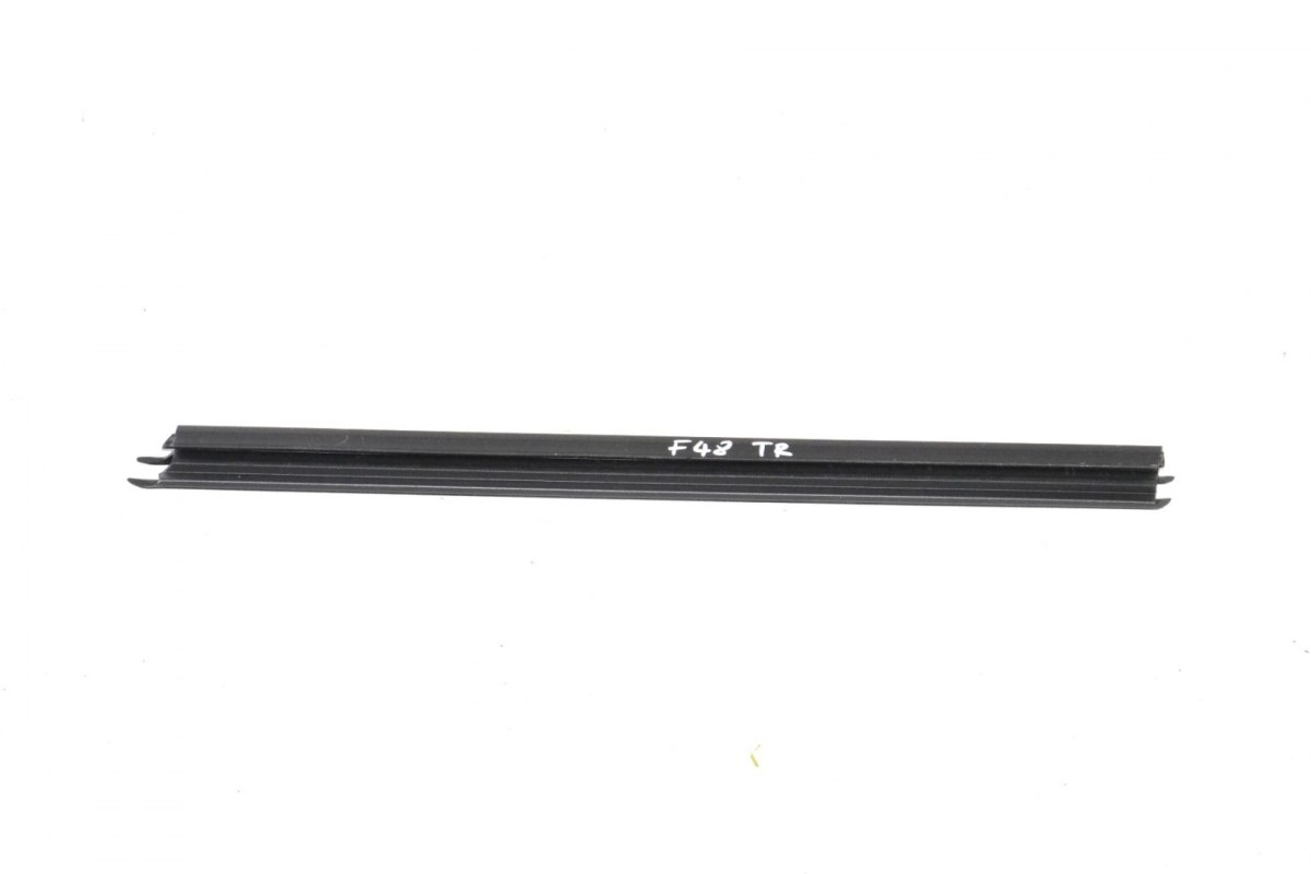 BMW X1 F48 uszczelka wewnętrzna drzwi 7349660 BMW X1 F48 uszczelka wewnętrzna drzwi 7349660