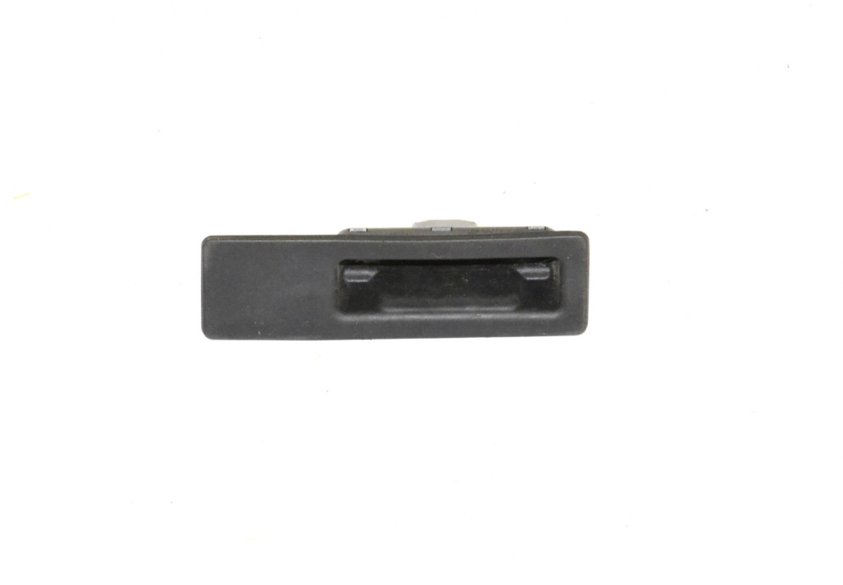 BMW F22 F30 F10 przycisk otwierania klapy 7463161 BMW F22 F30 F10 przycisk otwierania klapy 7463161