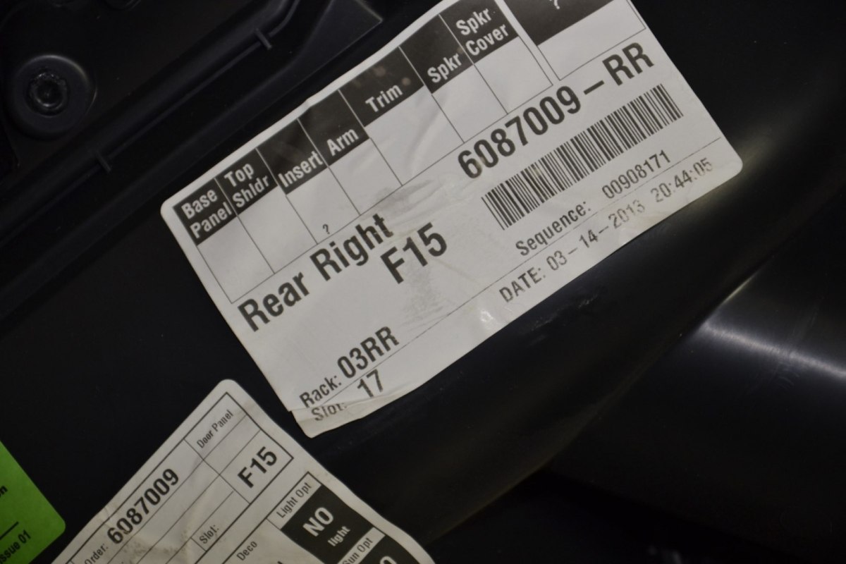 BMW X5 F15 tapicerka boczek drzwi tył prawy BMW X5 F15 tapicerka boczek drzwi tył prawy