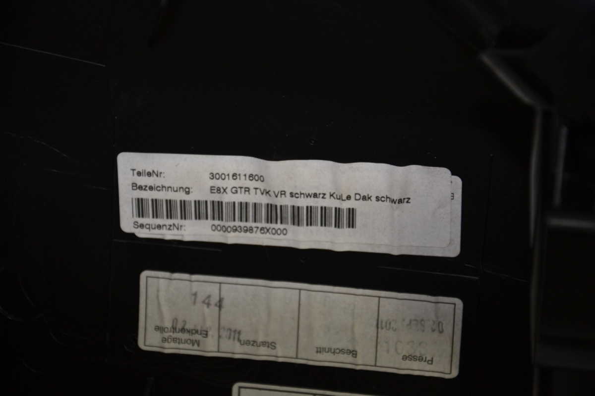 BMW E81 E82 tapicerka boczek drzwi lewy prawy BMW E81 E82 tapicerka boczek drzwi lewy prawy