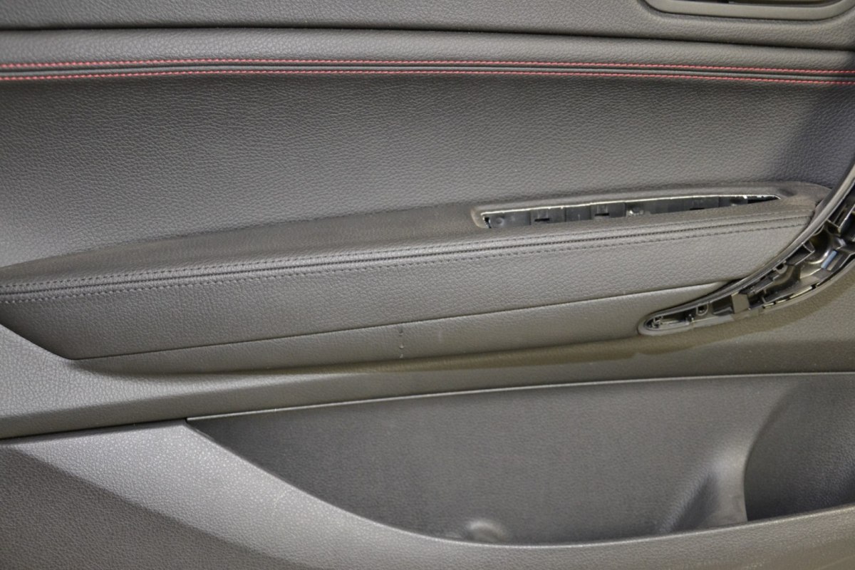 BMW 1 F21 2 F22 F23 tapicerka boczek drzwi przód BMW 1 F21 2 F22 F23 tapicerka boczek drzwi przód